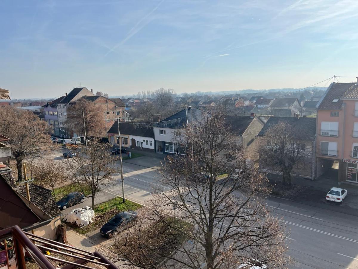 Studio Apartman Mia Zupanja Buitenkant foto